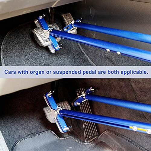 Blauer Pedalschloss in einem Auto zur Diebstahlsicherung