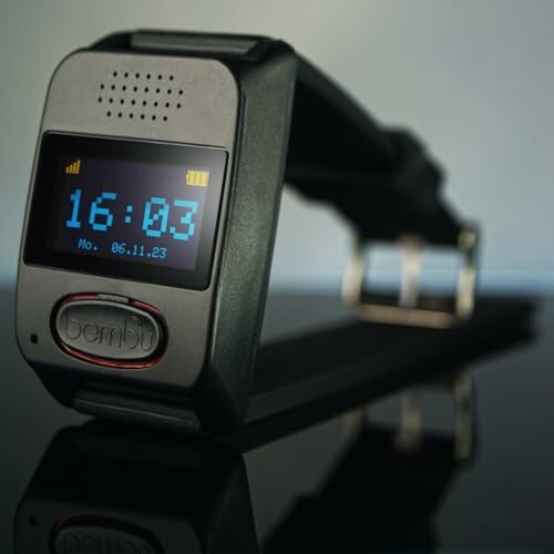 Digitaluhr mit Zeit- und Datumsanzeige