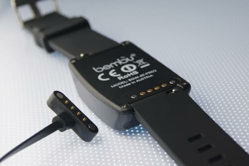 Smartwatch mit Ladekabel